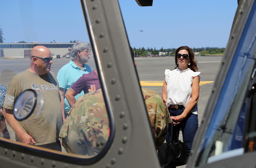 State members take flight with Washington National Guard during Legislative Lift event