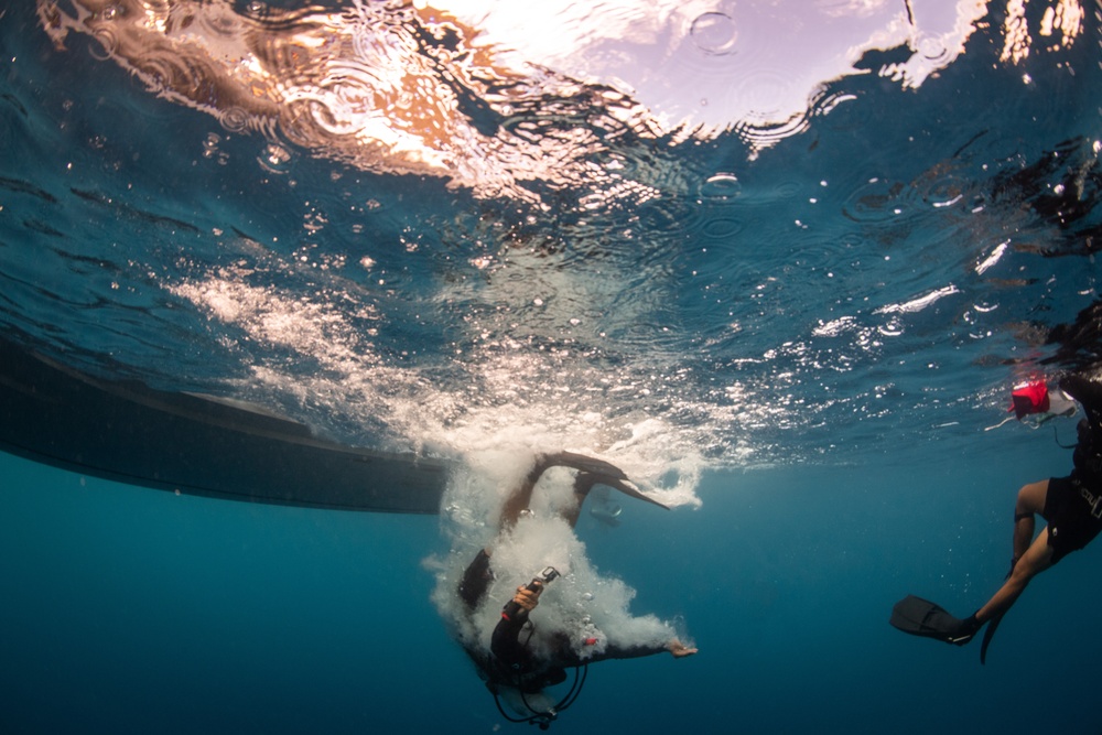 U.S., Mexican and New Zealand Navy Divers conduct familiarization dives during RIMPAC 2024