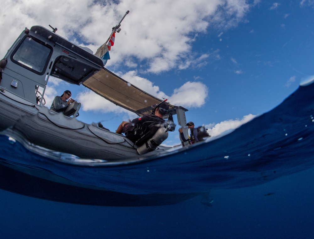 U.S., Mexican and New Zealand Navy Divers conduct familiarization dives during RIMPAC 2024