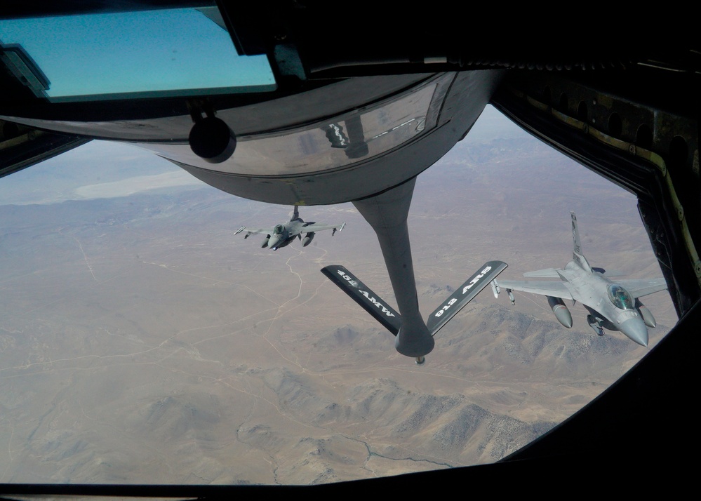 F-16 Refuels with KC-135