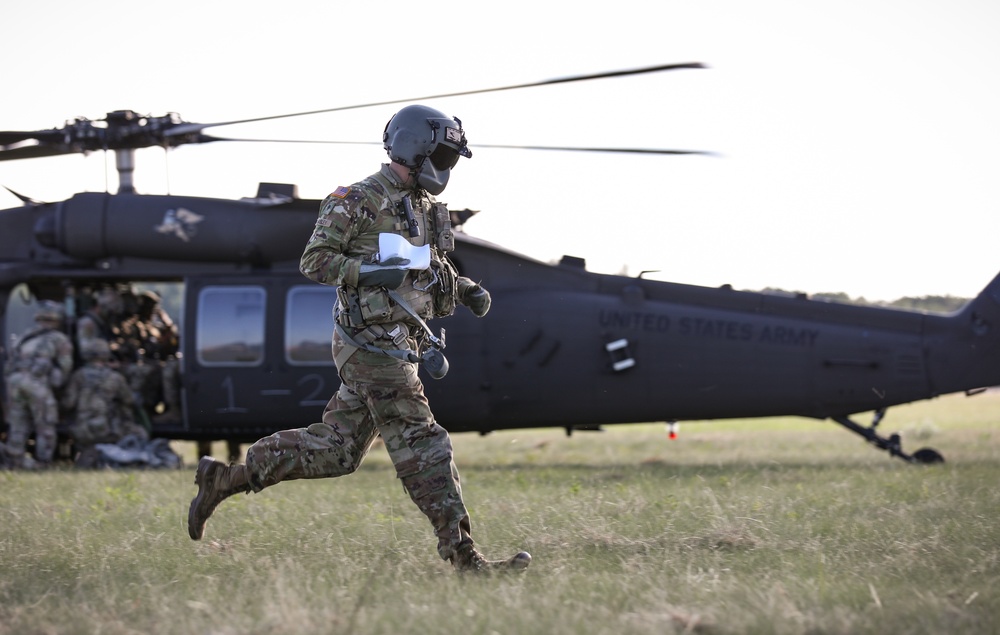 Iowa Soldiers conduct air assault exercise at XCTC