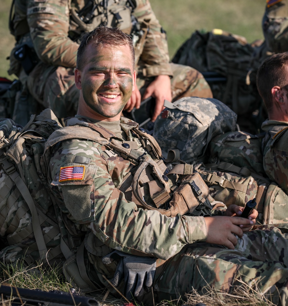 Iowa Soldier waits to board Black Hawk during air assault exercise