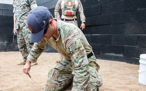 Peruvian, Dutch, Mexican, Korean and U.S. Navy explosive ordnance disposal (EOD) personnel complete EOD skills challenge during RIMPAC 2024