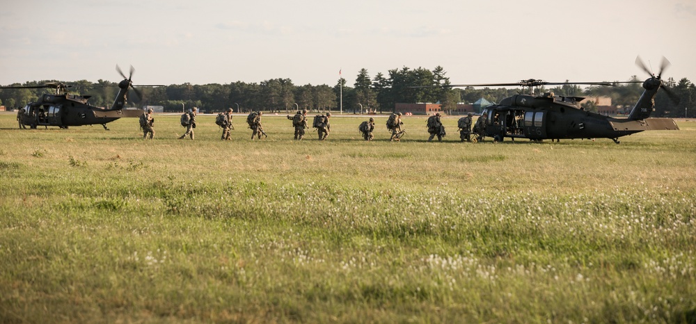 Iowa Soldiers board Black Hawk during air assault exercise