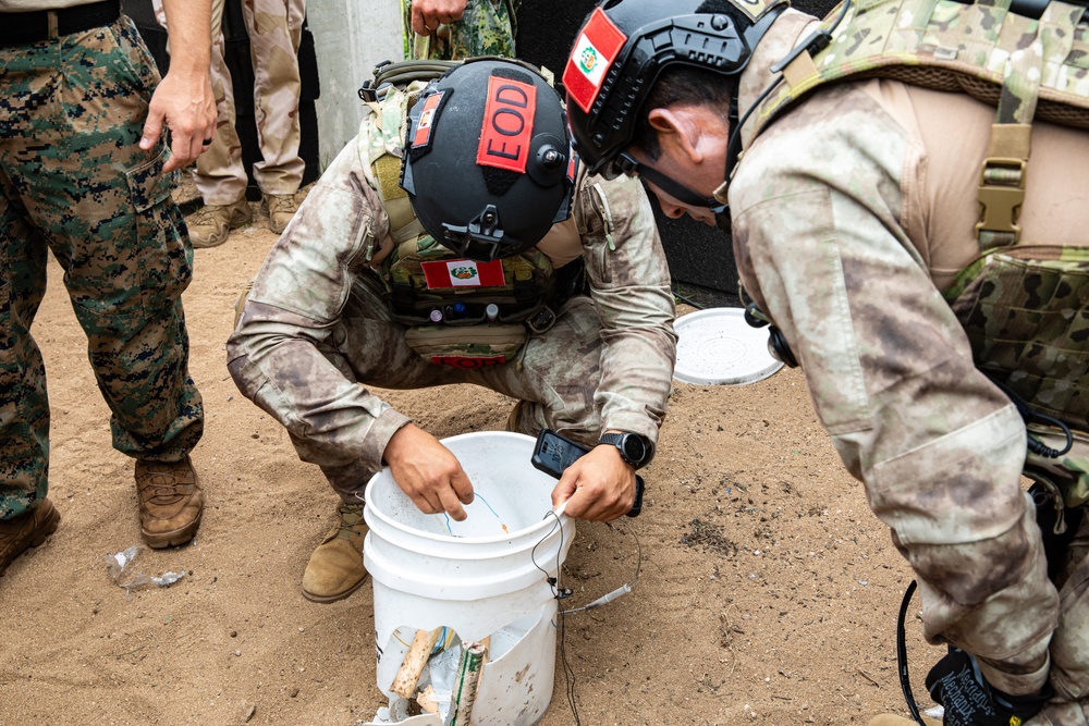 Peruvian, Dutch, Mexican, Korean and U.S. forces compete in EOD skills challenge during RIMPAC 2024