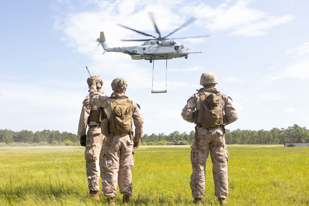 2nd Distribution Support Battalion Conducts Helicopter Support Team Operations