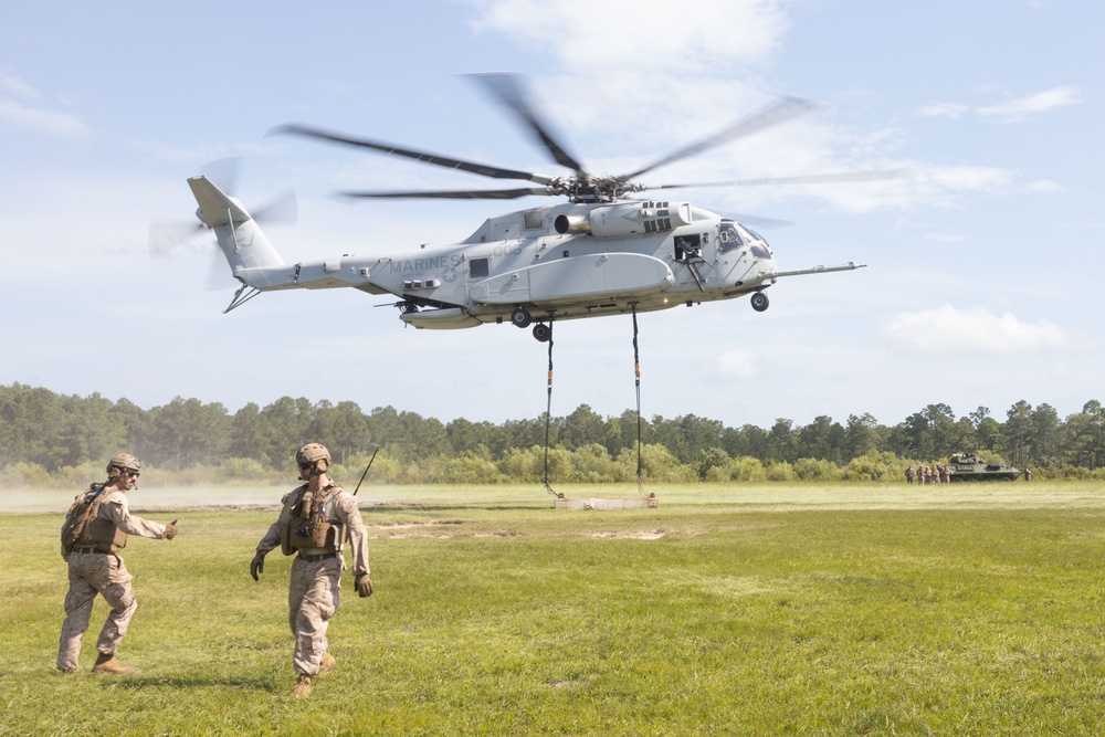 2nd Distribution Support Battalion Conducts Helicopter Support Team Operations