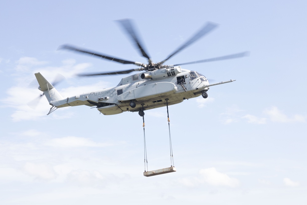 2nd Distribution Support Battalion Conducts Helicopter Support Team Operations