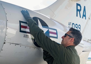 Last T-1 Jayhawk Flight from JBSA-Randolph to Davis-Monthan AFB Marks End of an Era
