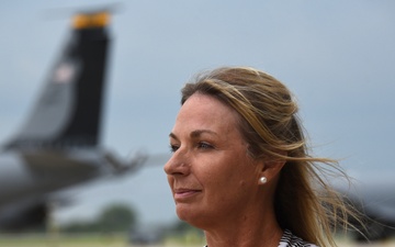 Susan White United Flight 232 survivor visits Iowa Air Guard