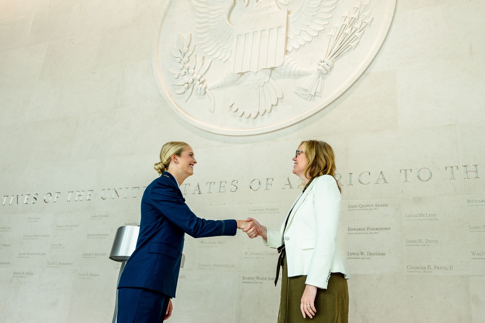 Lt Marsh Visits US Embassy in London