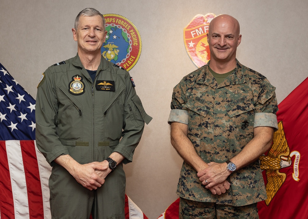 DCOMMARFORPAC meets with and Air Commander Australia DV