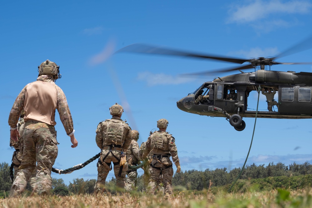 Multinational EOD partners train combined insertion at RIMPAC 2024