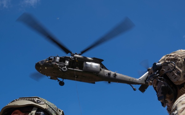 Multinational EOD partners train combined insertion at RIMPAC 2024