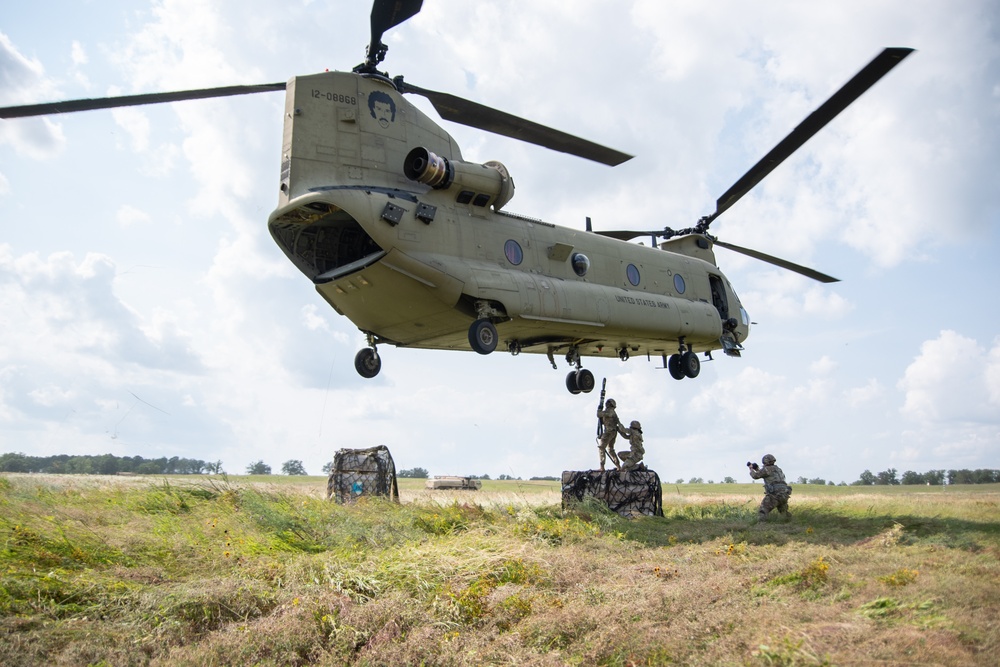 Iowa Army National Guard Soldiers conduct sling load exercise