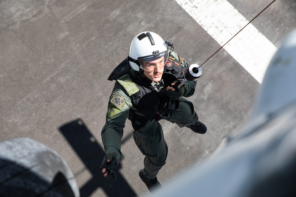 Naval helicopter squadrons practice live hoisting during RIMPAC 2024