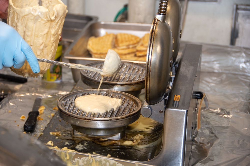USS Ronald Reagan (CVN 76) Sailors prepare food
