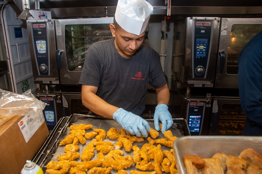 USS Ronald Reagan (CVN 76) Sailors prepare food
