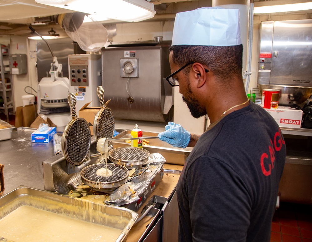 USS Ronald Reagan (CVN 76) Sailors prepare food