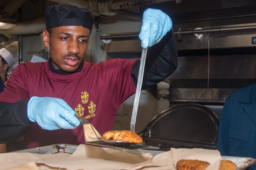 USS Ronald Reagan (CVN 76) hosts cooking competition