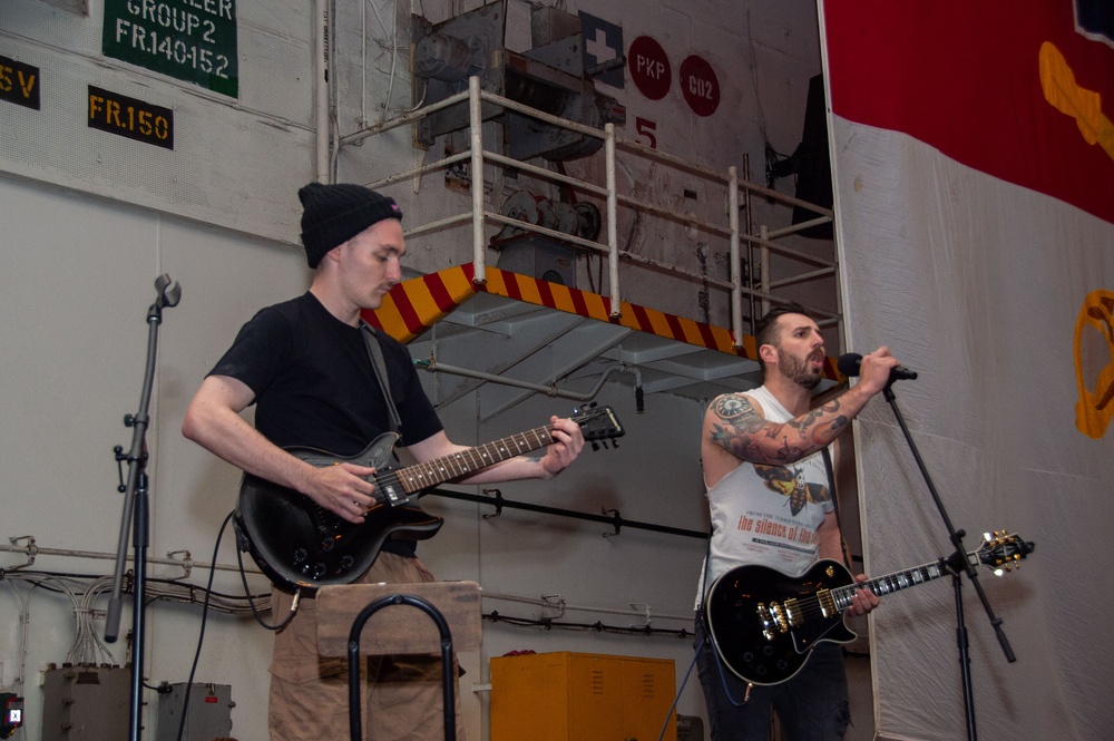 USS Ronald Reagan (CVN 76) hosts talent show finale