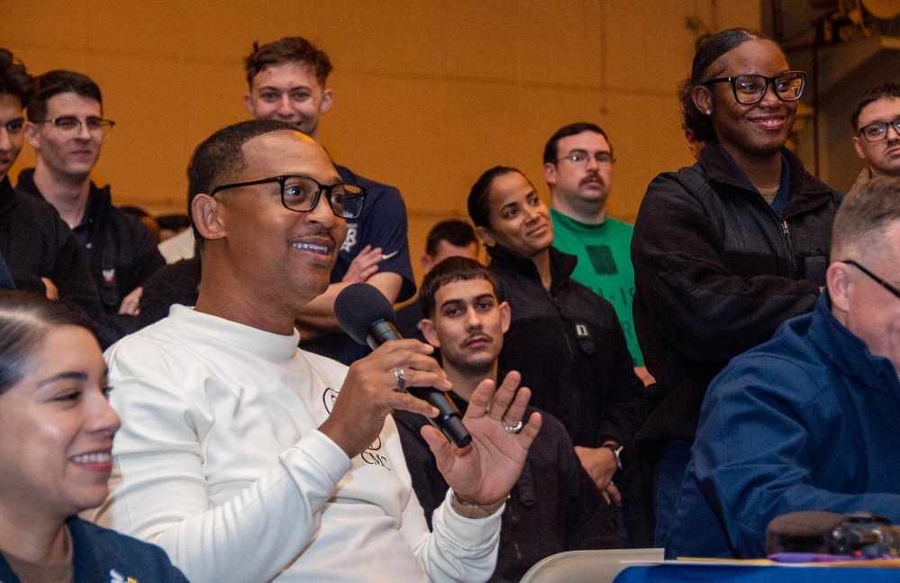 USS Ronald Reagan (CVN 76) hosts talent show finale