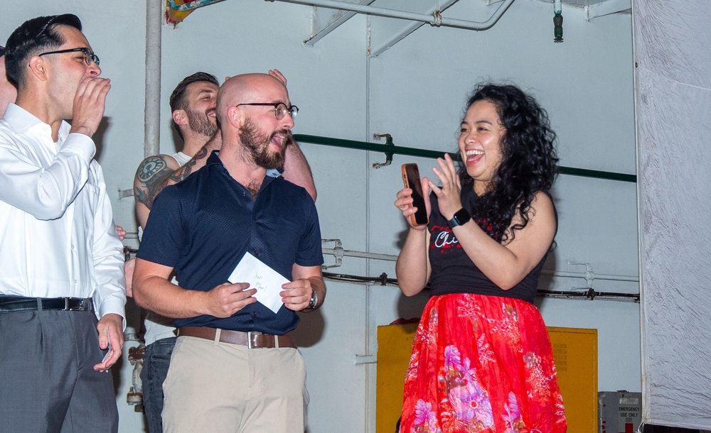 USS Ronald Reagan (CVN 76) hosts talent show finale
