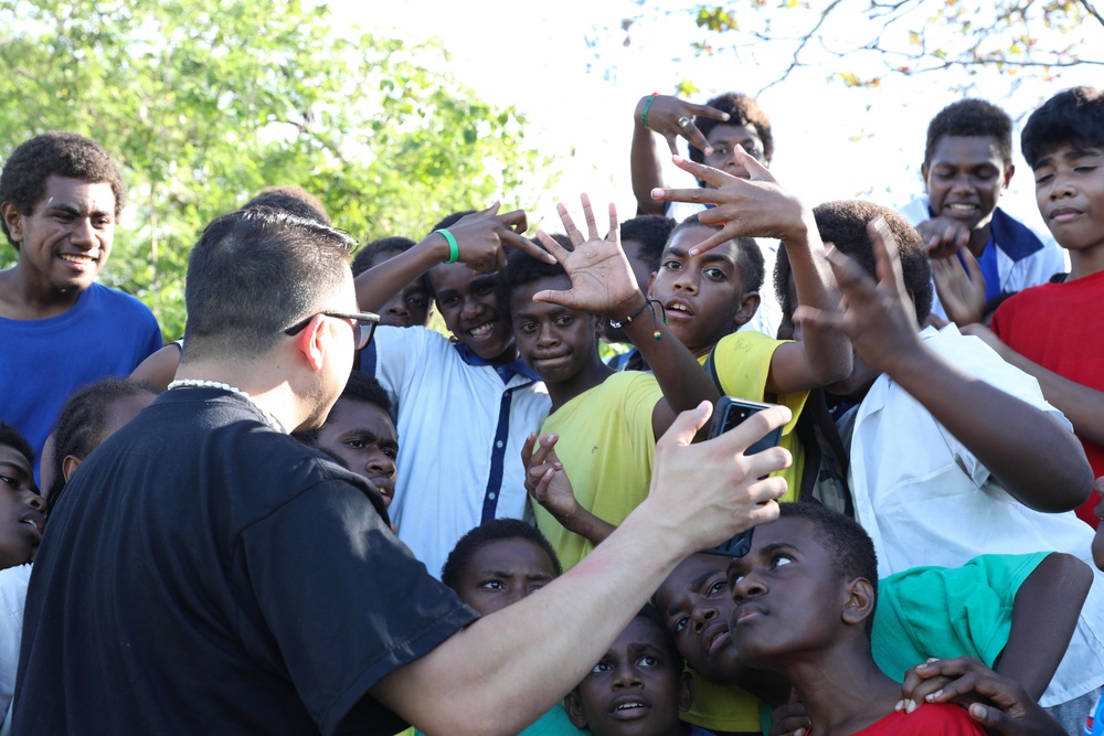 Pacific Partnership Visits Kawenu Primary School