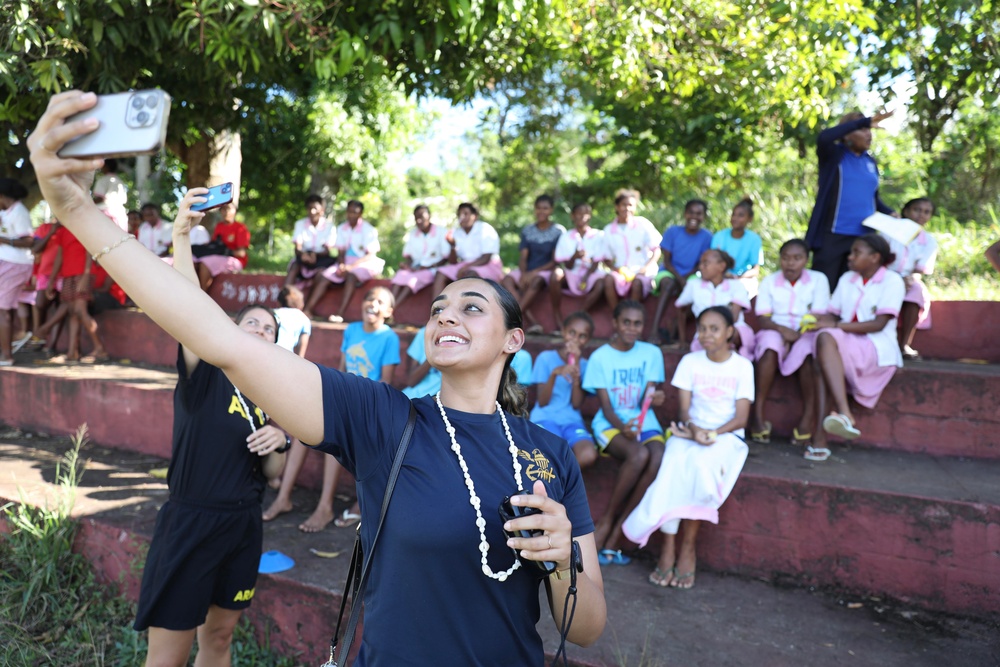 Pacific Partnership Visits Kawenu Primary School