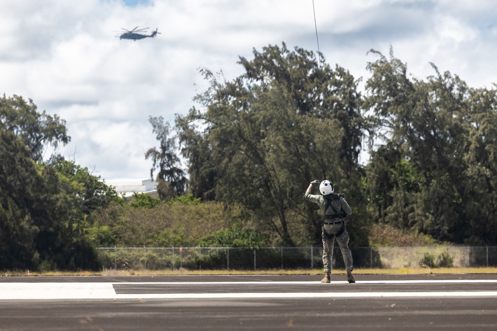 Naval helicopter squadrons practice live hoisting during RIMPAC 2024