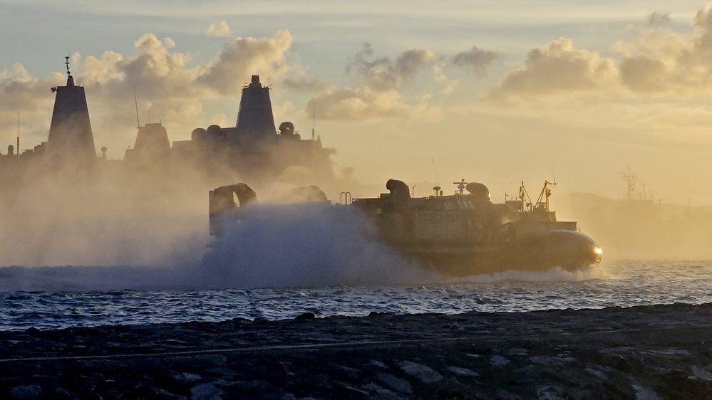 USS Green Bay LCAC Operations at White Beach Naval Facility