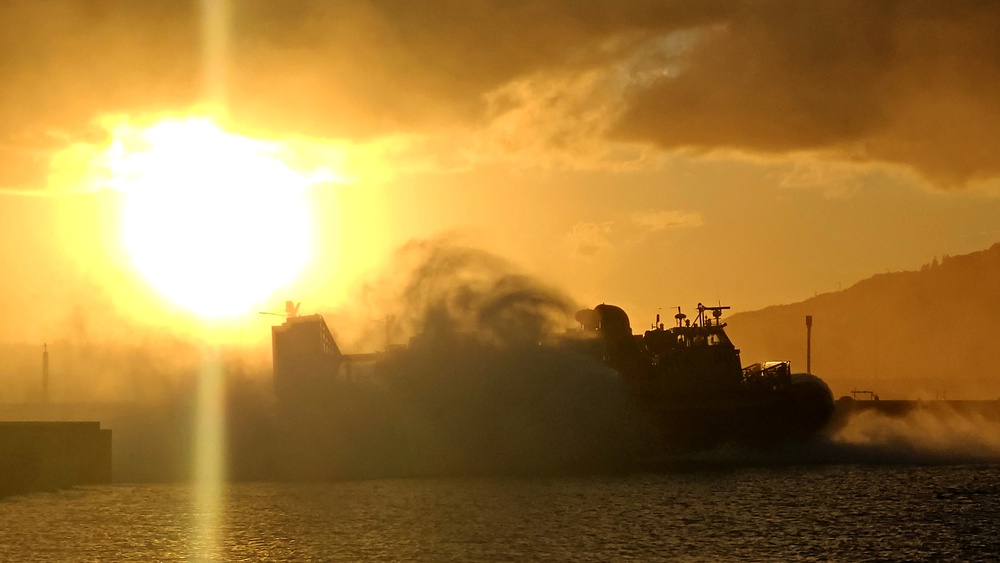 USS Green Bay LCAC Operations at White Beach Naval Facility