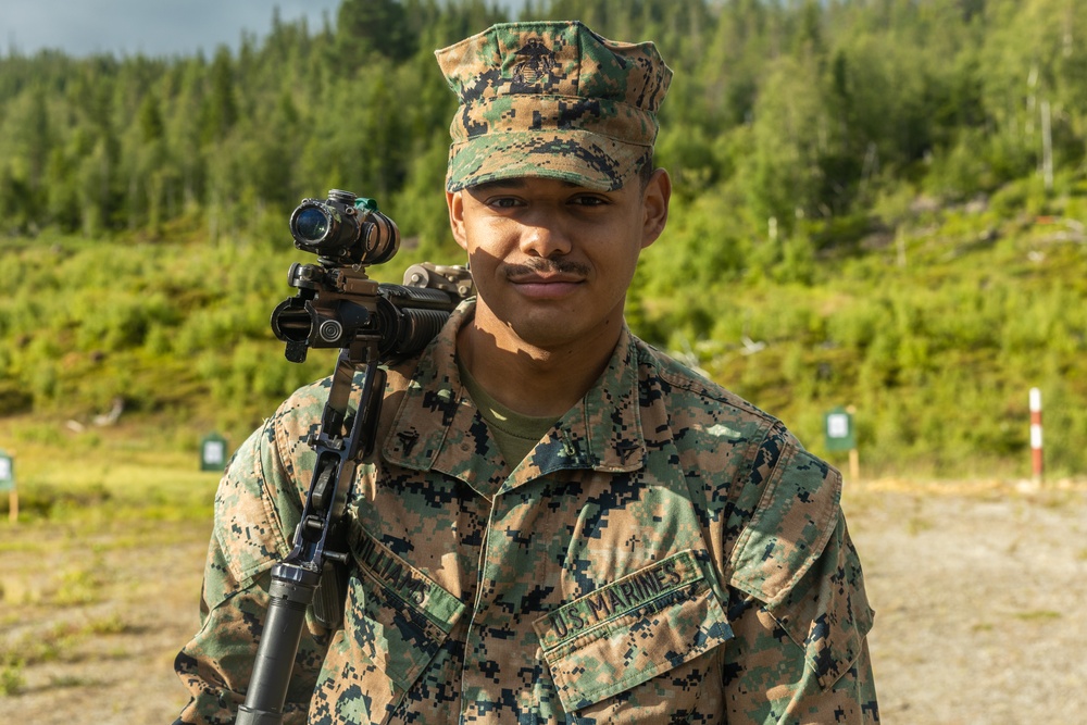 CLB-8 Marines Conduct Table 5 Range