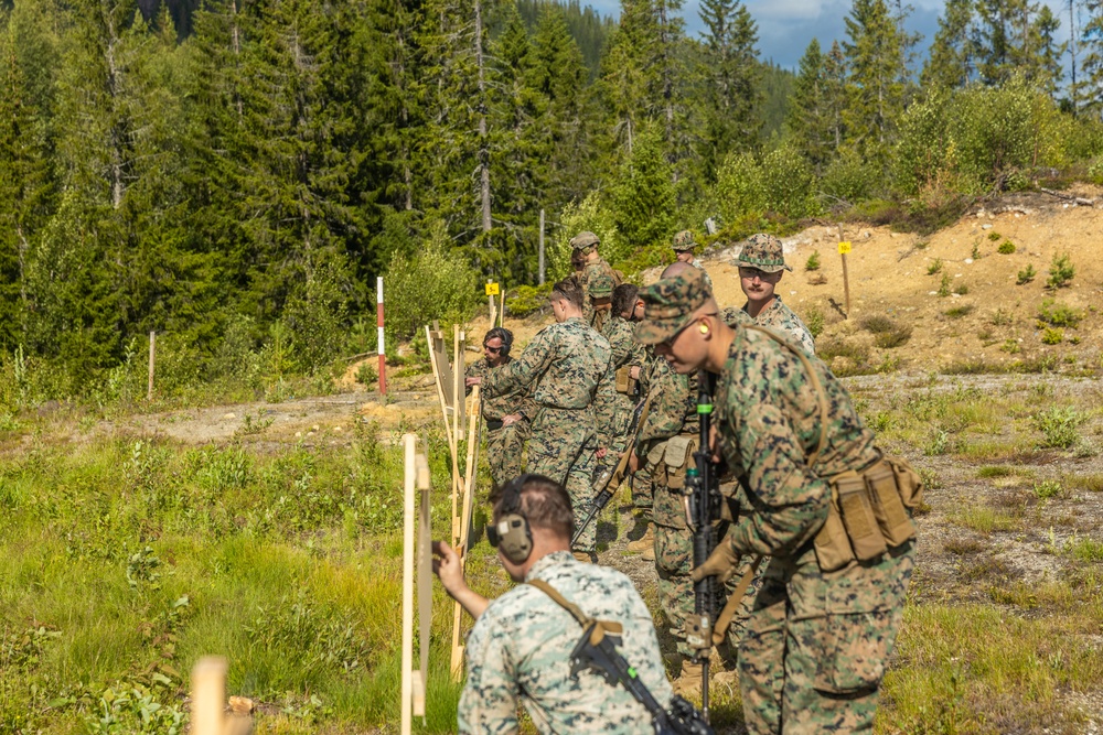 CLB-8 Marines Conduct Table 5 Range