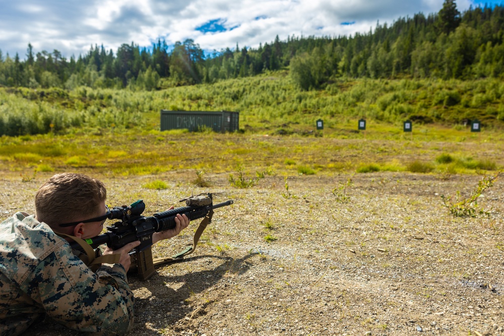 CLB-8 Marines Conduct Table 5 Range