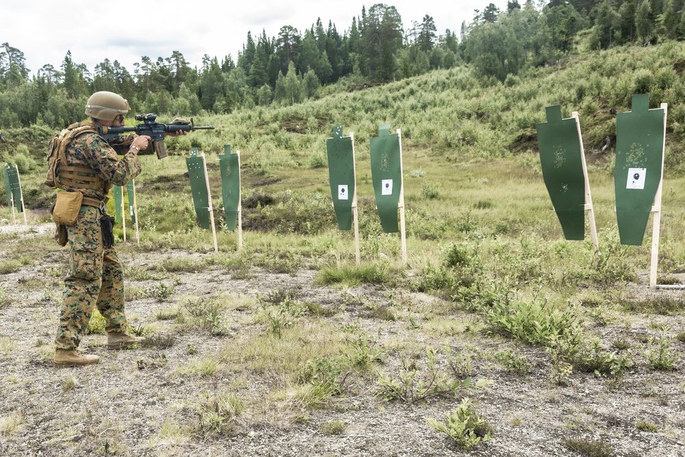 CLB-8 Marines Conduct Table 5 Range