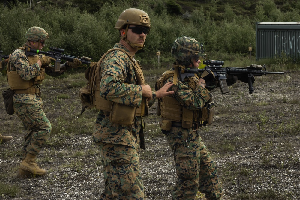 CLB-8 Marines Conduct Table 5 Range