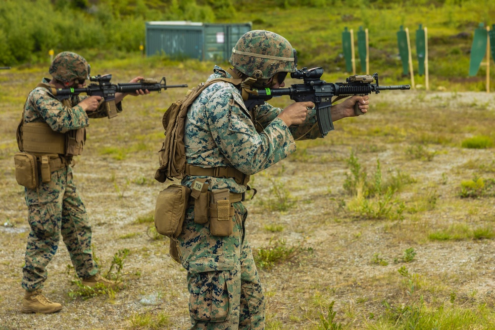 CLB-8 Marines Conduct Table 5 Range