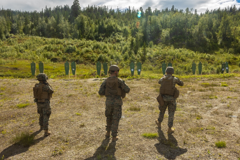 CLB-8 Marines Conduct Table 5 Range