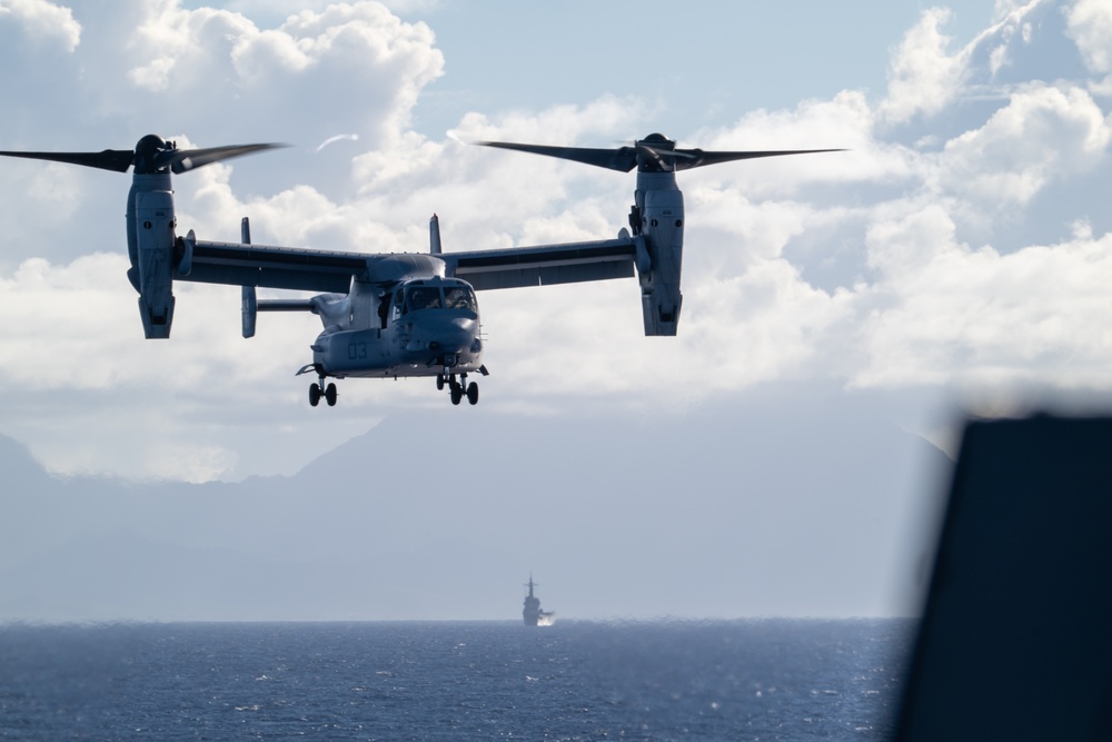 MV-22B Osprey approaches the flight deck of USS Somerset