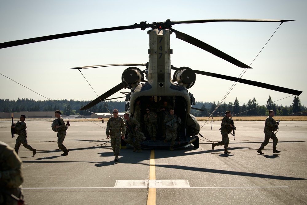 U.S. Army National Guard Officer Candidates conduct static load training