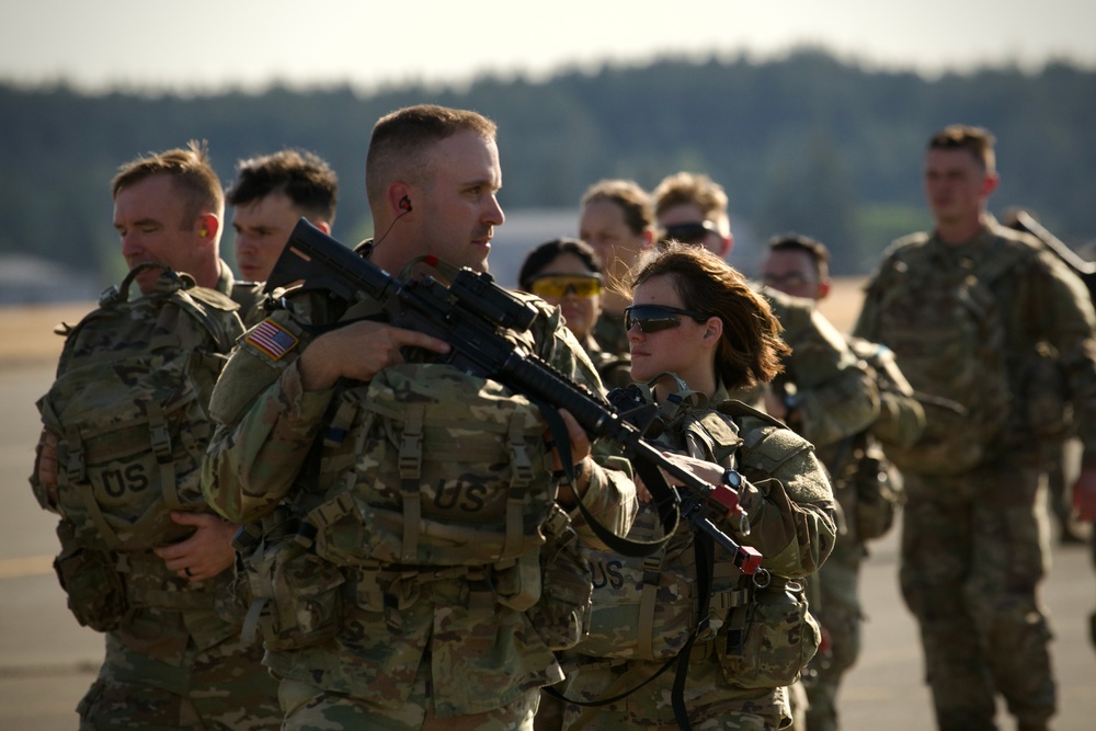 U.S. Army National Guard Officer Candidates conduct static load training