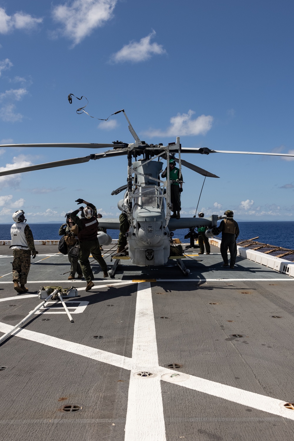 VMM-262 embark on USS Green Bay