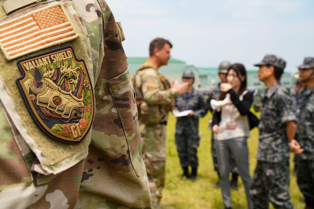 JASDF Air Defense Command vice commander visits Valiant Shield participants