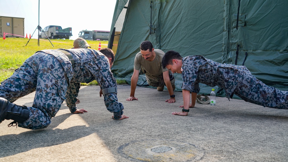 U.S. and JASDF service members work together during Ex Valiant Shield