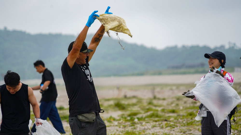 Exercise Valiant Shield 2024 - Bilateral beach clean-up