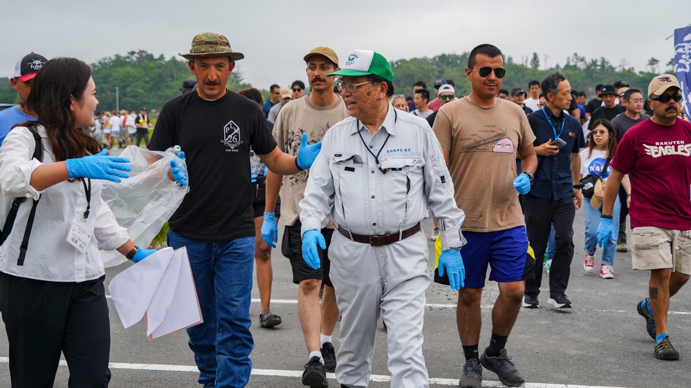 Exercise Valiant Shield 2024 - Bilateral beach clean-up