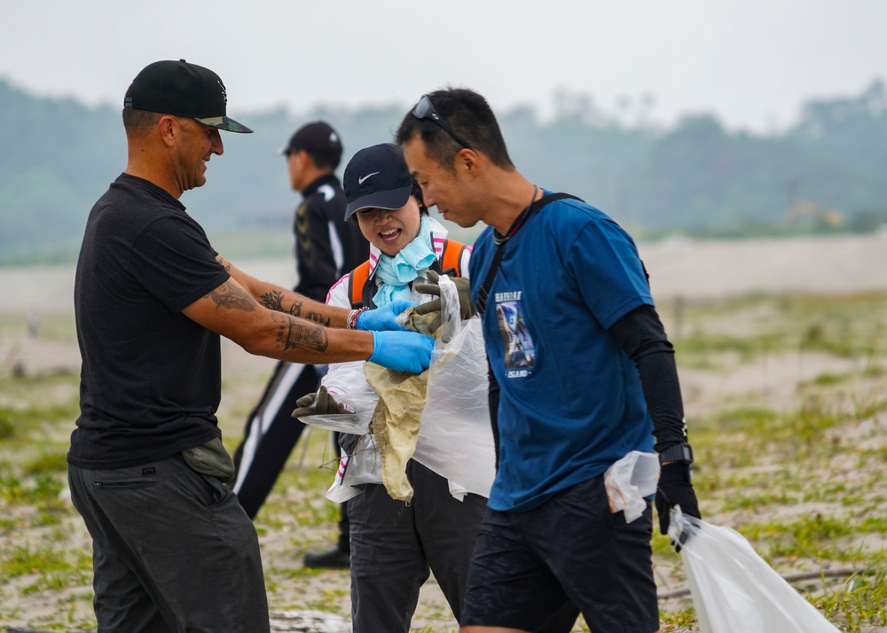 Exercise Valiant Shield 2024 - Bilateral beach clean-up