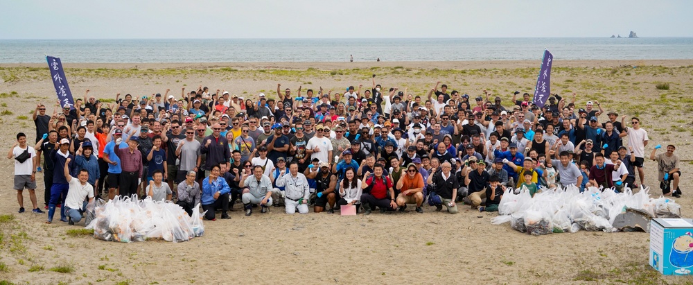 Exercise Valiant Shield 2024 - Bilateral beach clean-up