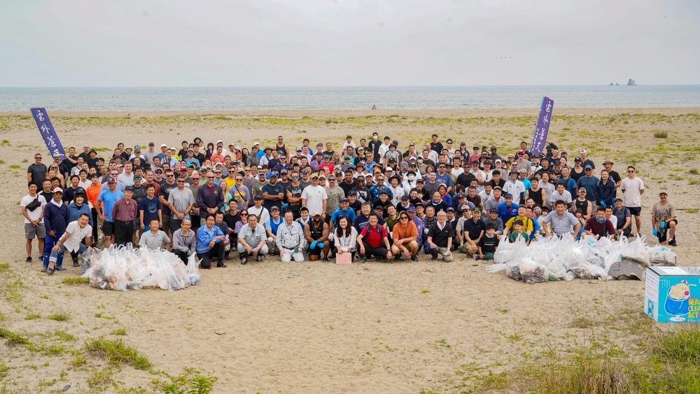 Exercise Valiant Shield 2024 - Bilateral beach clean-up